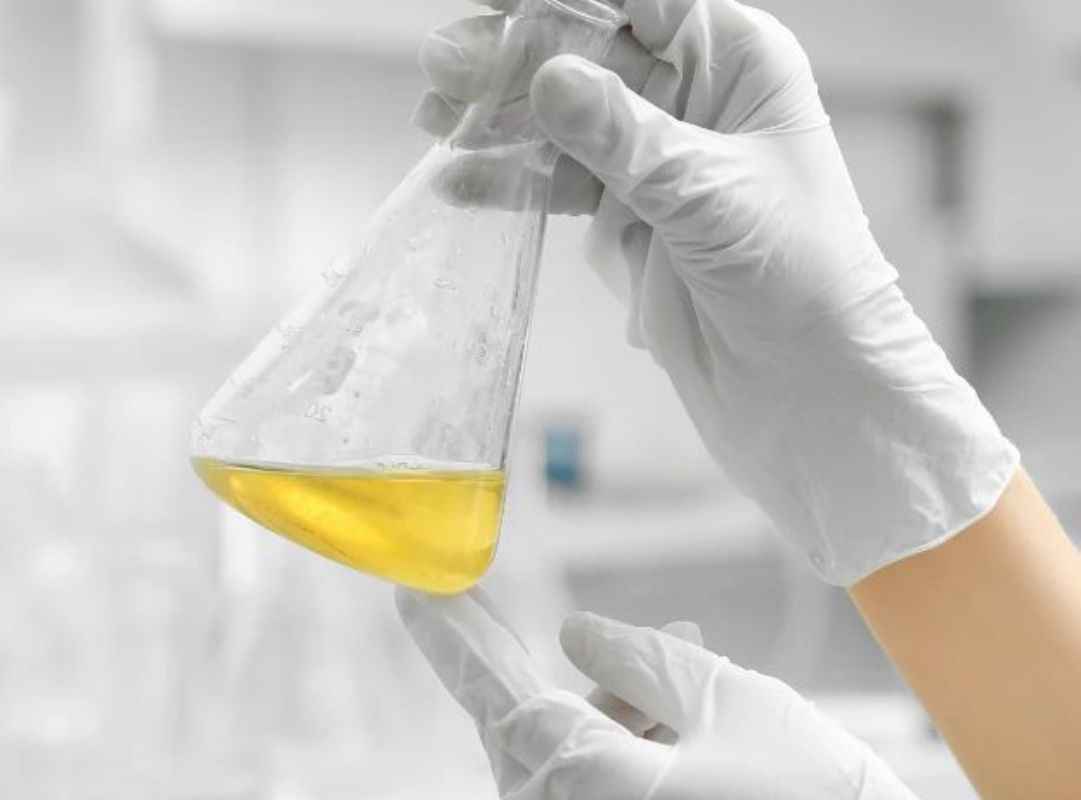 Hóa chất nguy hiểm cần được lưu trữ trong vật liệu chuyên dụng phù hợp