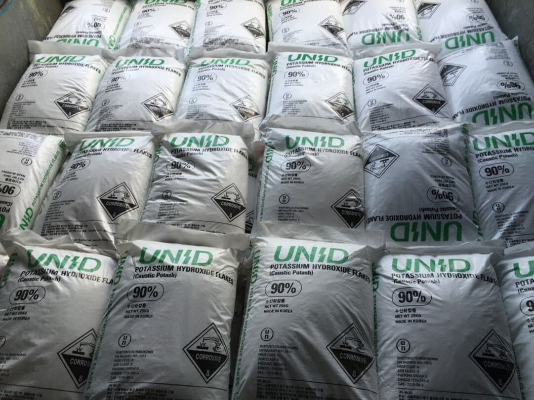 Lưu ý khi sử dụng và bảo quản Potassium Hydroxide