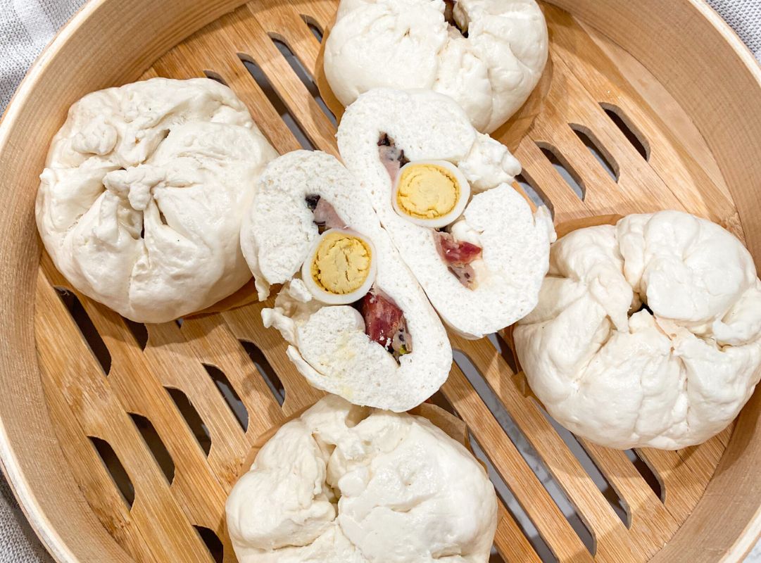 Phản ứng tạo nở mạnh khiến bánh bao sinh mùi khai khó chịu