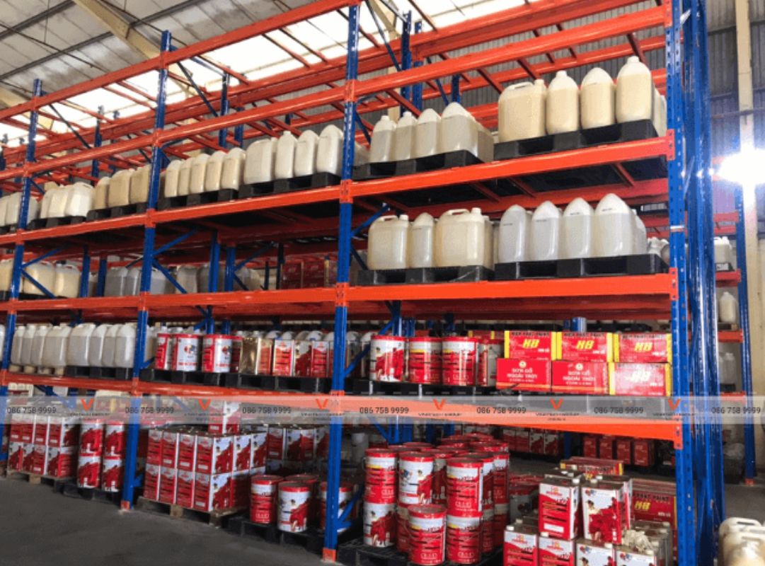 Sắp xếp hóa chất trong kho đúng quy định giảm thiểu rủi ro cháy nổ