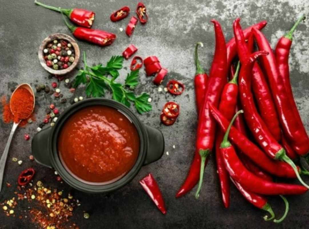Chất tạo vị cay trong ớt chủ yếu là capsaicin gây cảm giác nóng