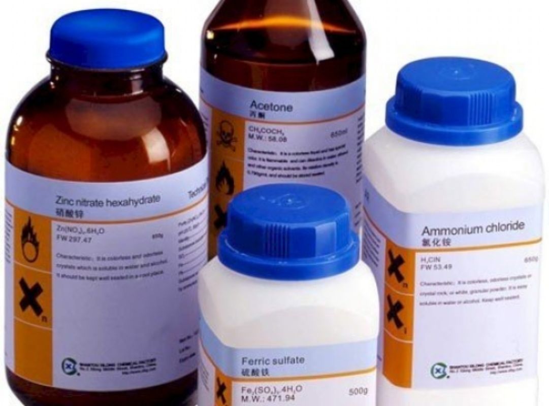 Hóa chất công nghiệp đóng vai trò quan trọng trong nhiều lĩnh vực sản xuất công nghiệp