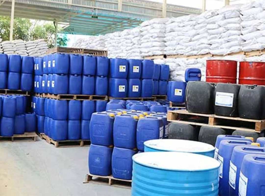 Hóa chất dùng trong sản xuất giấy giúp tăng độ bền và chất lượng giấy