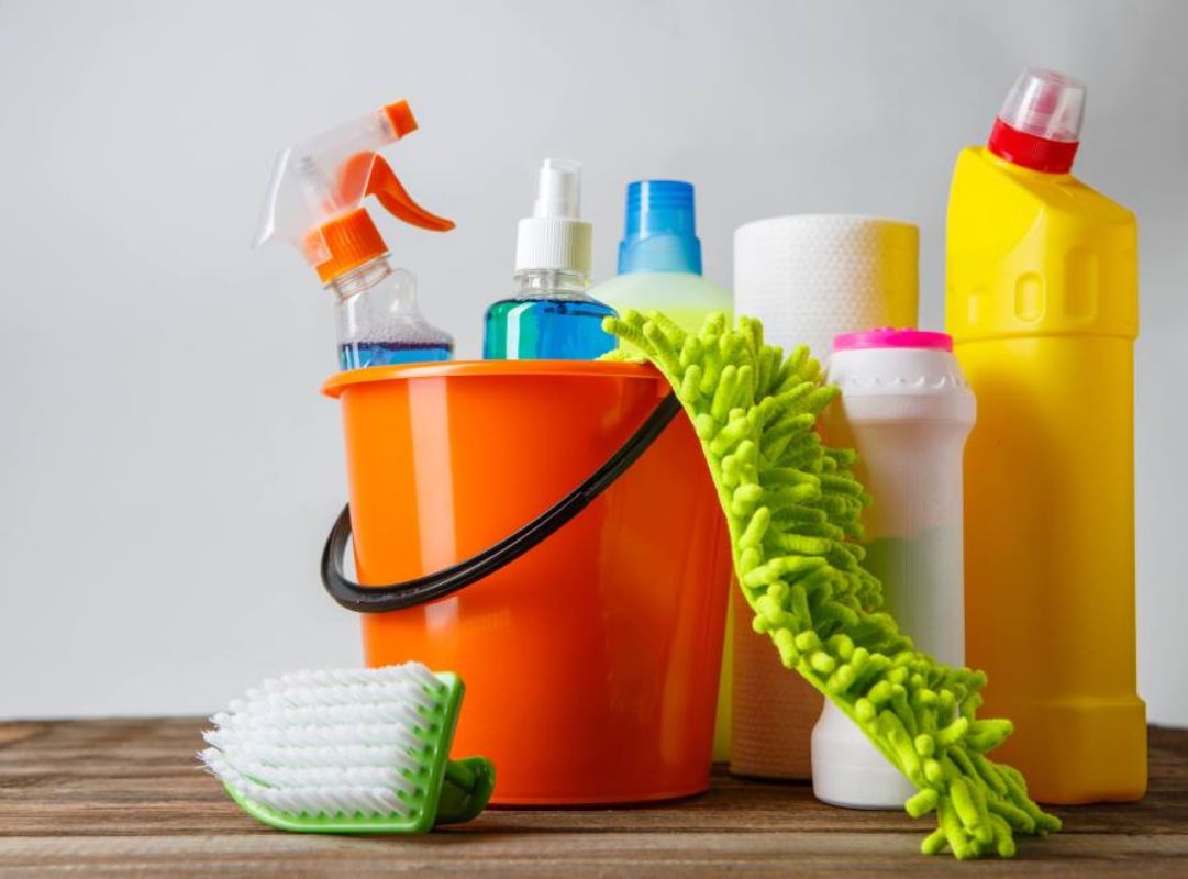 Hóa chất làm sạch bề mặt kim loại giúp loại bỏ gỉ sét và bụi bẩn hiệu quả