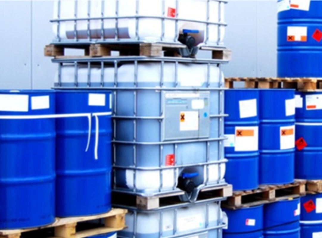 Hóa chất xử lý nước công nghiệp giúp loại bỏ tạp chất và cải thiện chất lượng nước