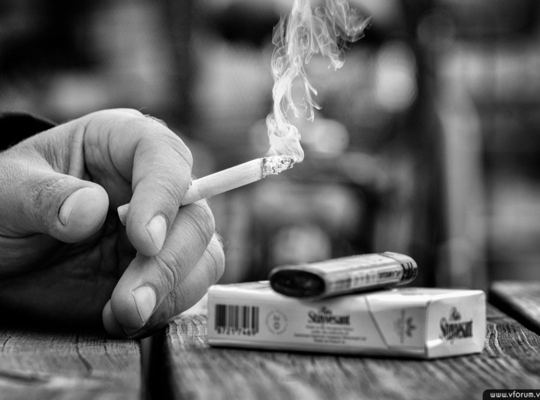 Khói thuốc lá chứa Acrolein gây kích ứng mạnh cho đường hô hấp