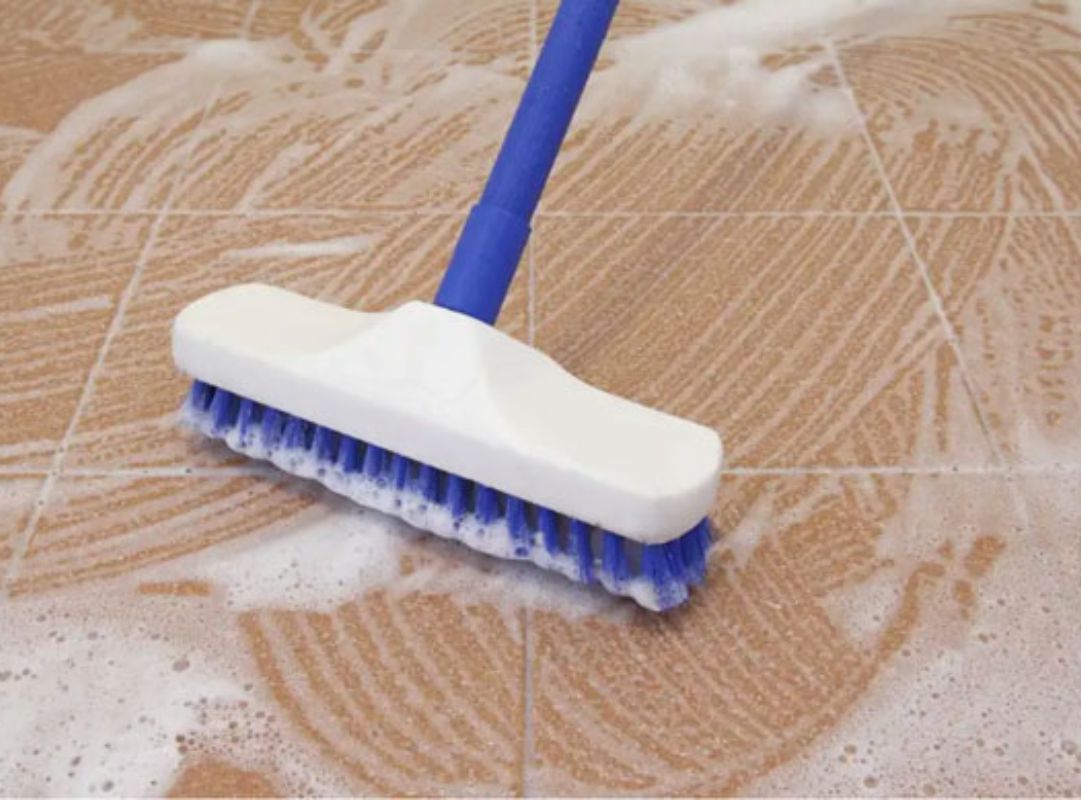 Mẹo làm sạch gạch nhà vệ sinh bằng chanh và muối trắng sáng như mới