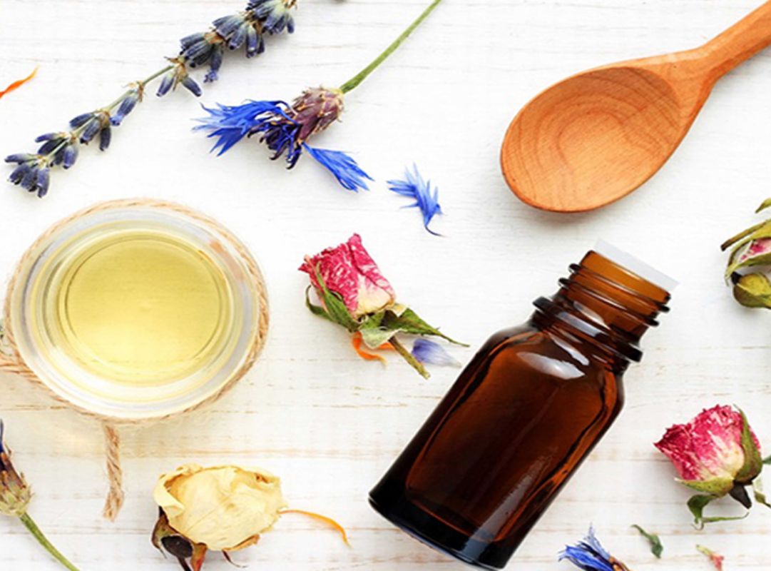 Phân biệt hương liệu tự nhiên và hương liệu tổng hợp trong mỹ phẩm hiện nay