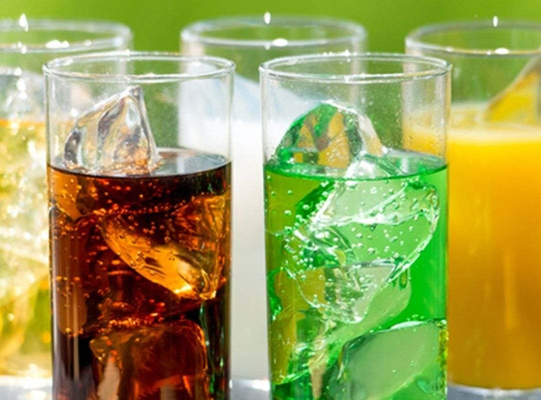 Phản ứng baking soda và chanh tạo bọt khí giúp làm nước có ga