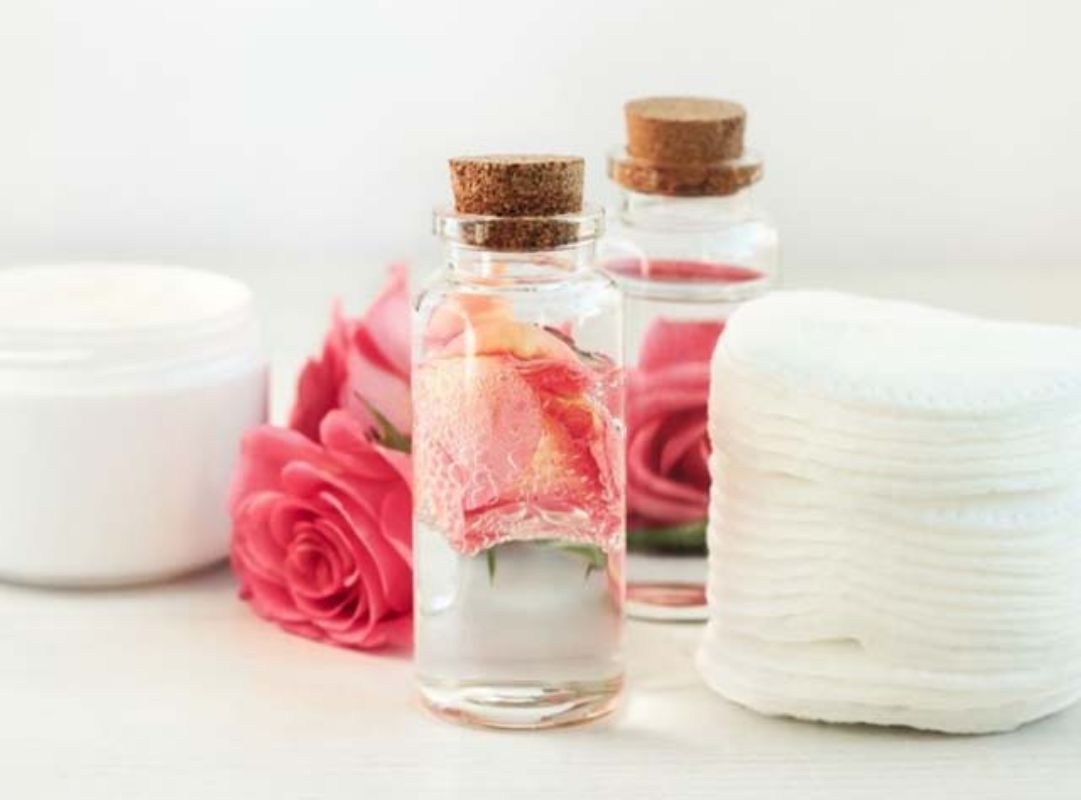 Xịt nước xả vải pha loãng giúp quần áo thơm mát suốt ngày