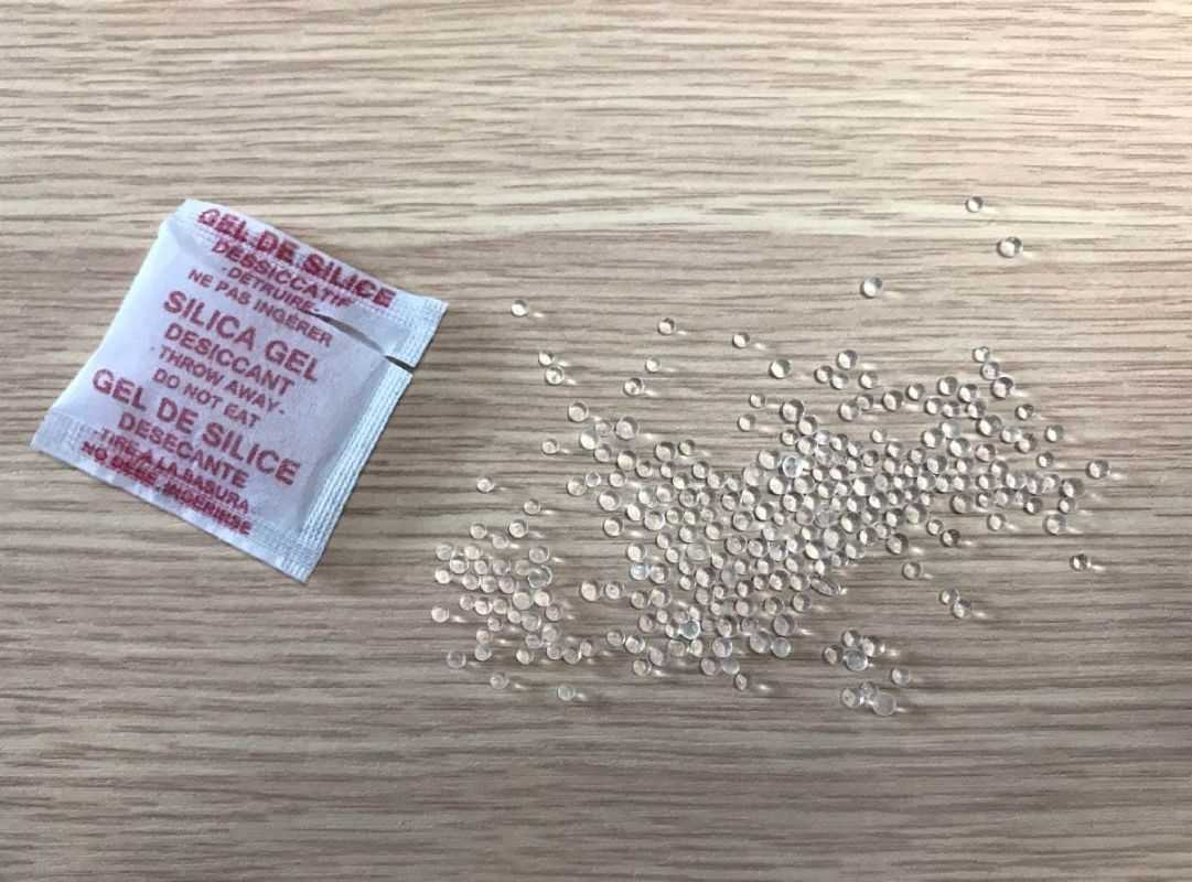 Ăn nhầm gói chống ẩm có thể gây nguy hiểm cần xử lý kịp thời