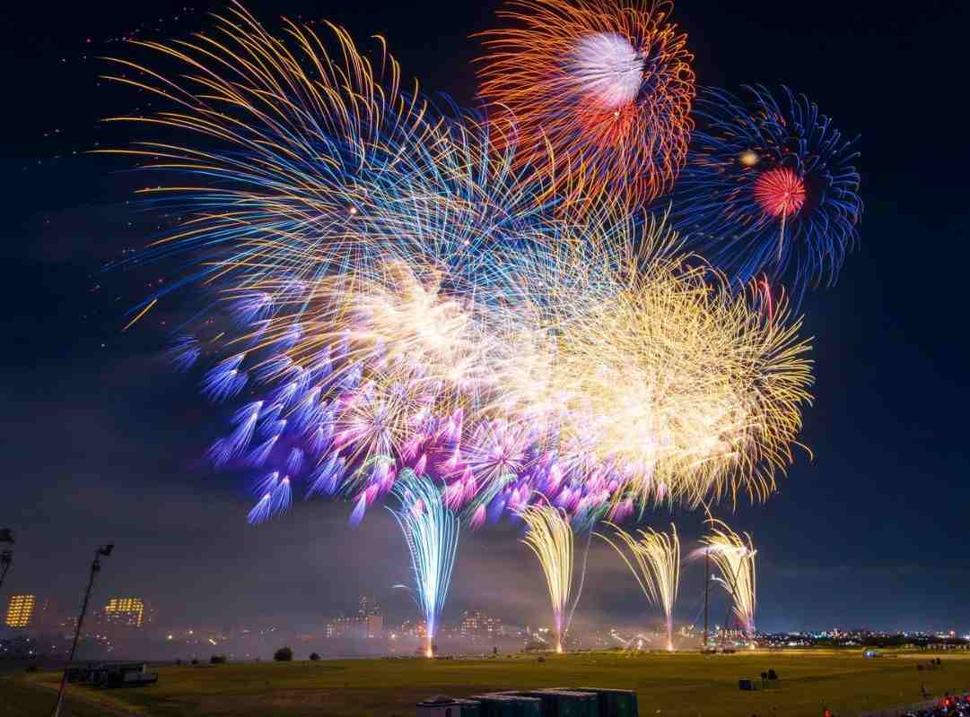 Chất tạo màu giúp pháo hoa trở nên rực rỡ và thu hút người xem