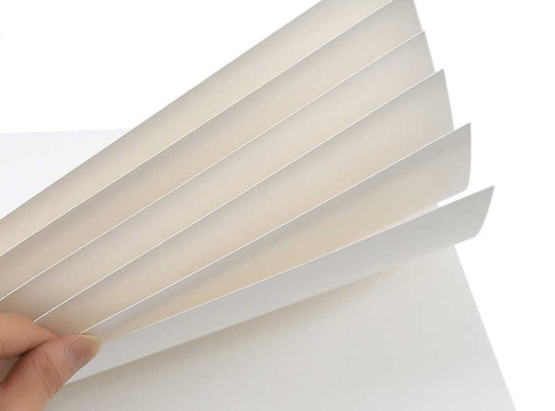 Chất tạo màu trắng giúp giấy sáng hơn và tăng độ thẩm mỹ khi sử dụng