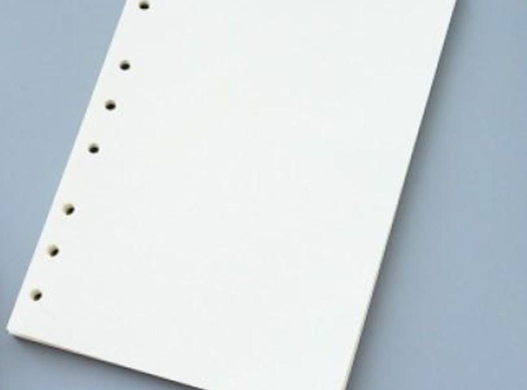 Giấy trắng sáng giúp nội dung hiển thị rõ ràng và dễ đọc hơn