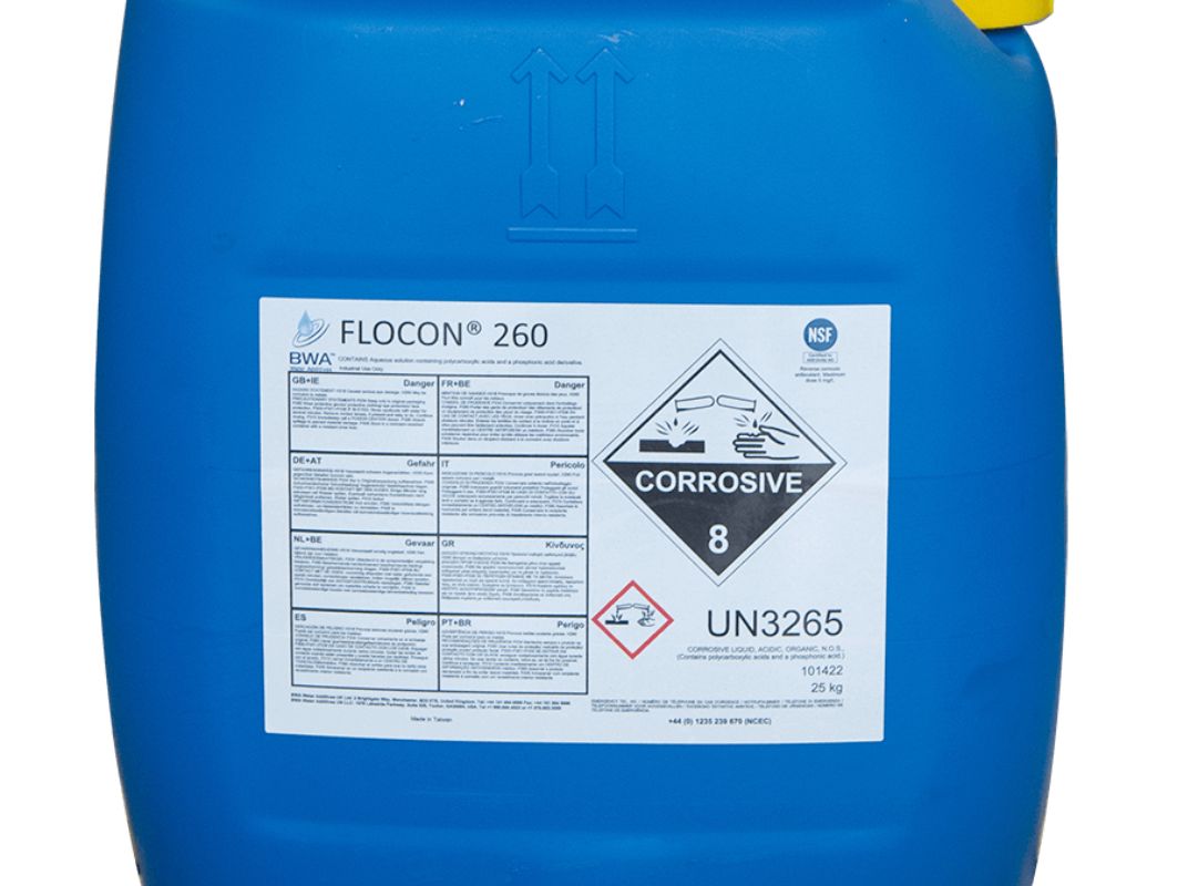 Hóa chất chống cáu cặn giúp ngăn đóng cặn trong hệ thống bể bơi