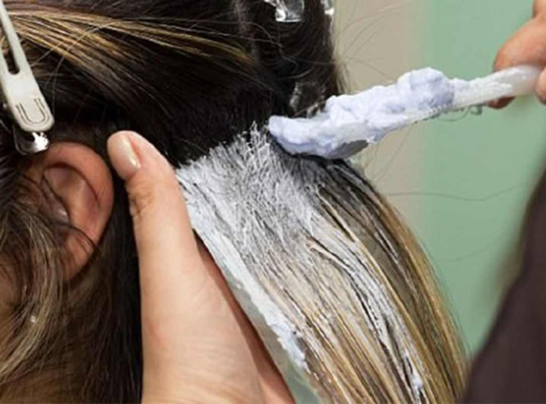 Hóa chất trong thuốc nhuộm tóc giúp thay đổi màu sắc tóc theo ý muốn
