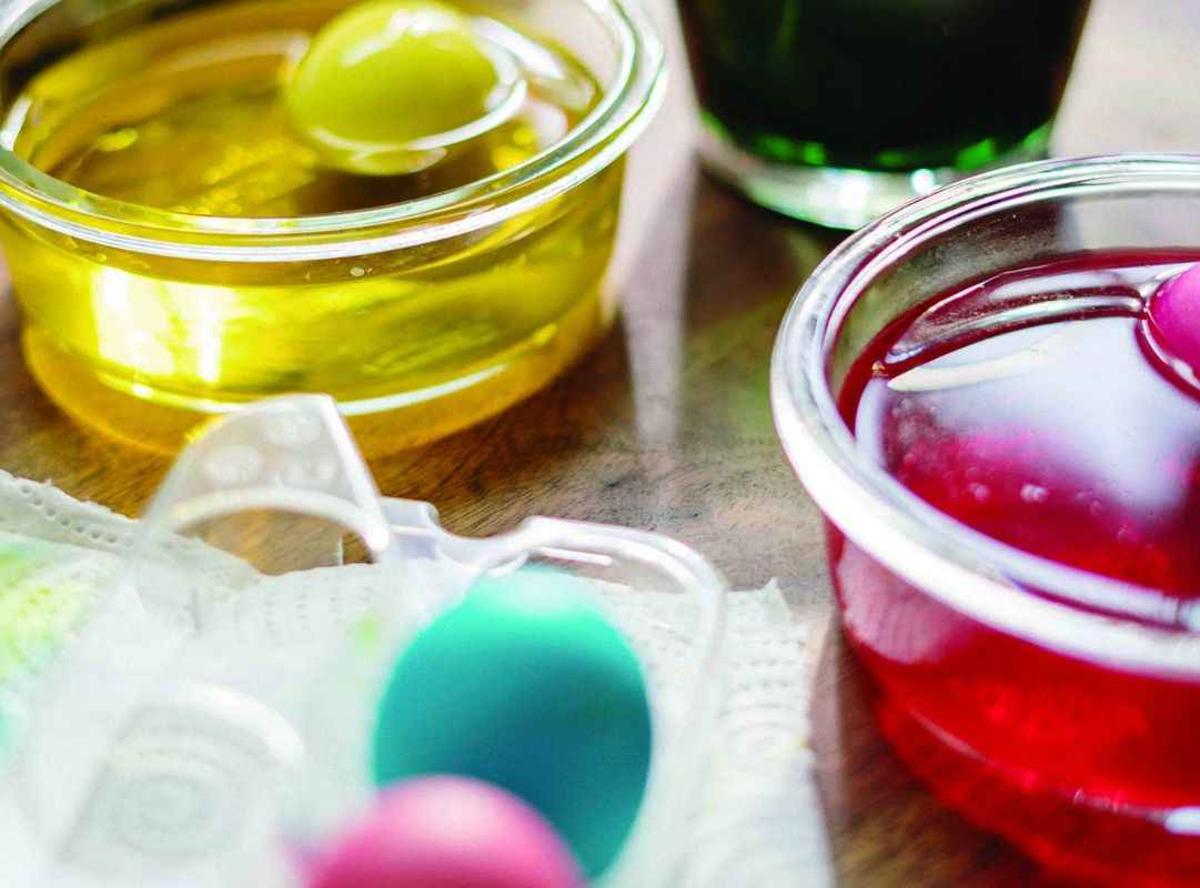 Màu tự nhiên từ thực vật thường an toàn và được ưu tiên sử dụng