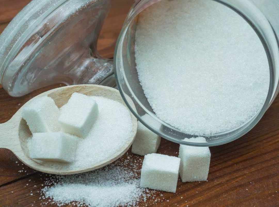 Than hoạt tính hỗ trợ khử màu hiệu quả trong quy trình sản xuất đường